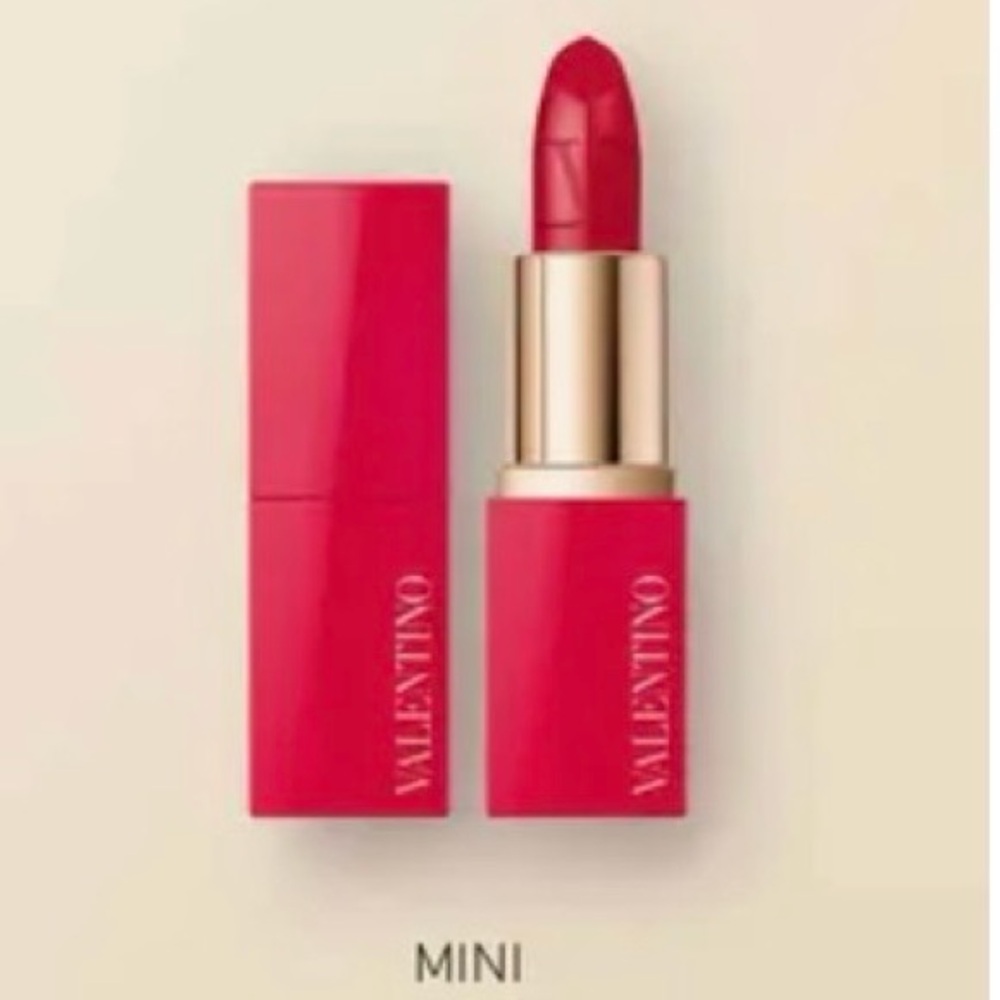 Valentino Ethereal Red Lipstick - Picture 4 of 12